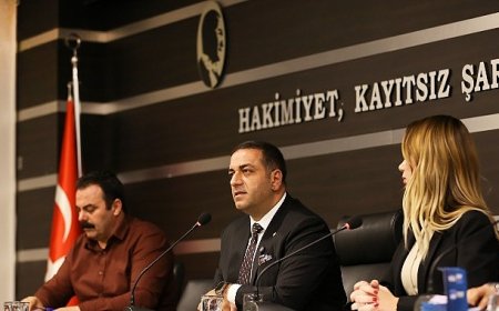 Başkan Erman Uzun Meclis’te Bir Yılı Değerlendirdi, Yeni Projelerin Müjdesini Verdi