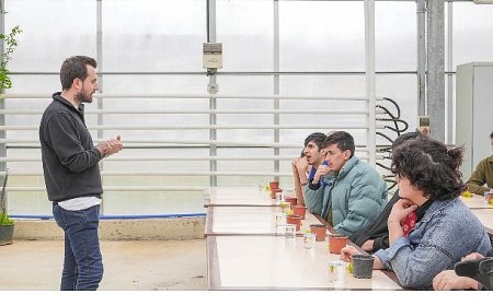 Seranın Özel Konukları Çiçek Dikti