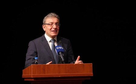 DEÜ’DE Tiyatro Coşkusu: Muhsin Ertuğrul ve Suat Taşer Ödülleri Sahiplerini Buldu