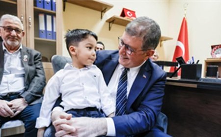 Başkan Tugay şehit yakınları ve gazi derneklerini ziyaret etti