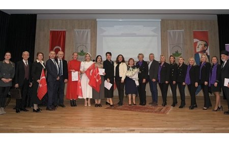 Kahraman hekimlerin hayatını meslektaşları teatral oyunla anlattı