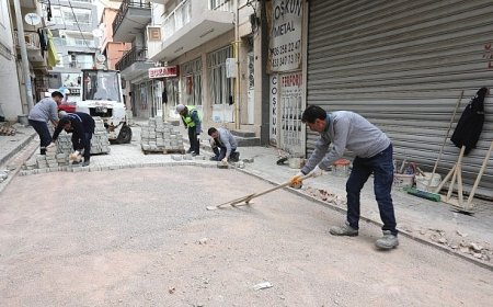 Bayraklı’da yol yenileme ve üst geçit çalışmaları sürüyor