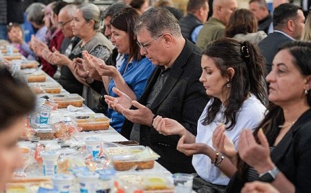 Birlik ve dayanışma sofrası Foça’da kuruldu
