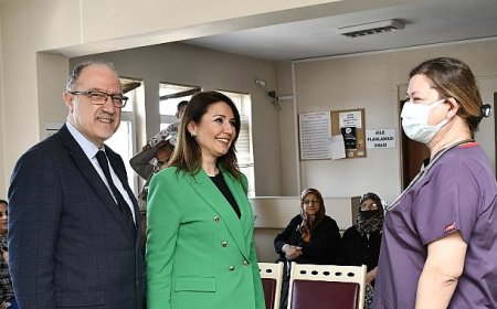 Belediye başkanı Nergiz Karaağaçlı Öztürk tıp bayramı sebebiyle sağlık çalışanlarına ziyaret gerçekleştirdi