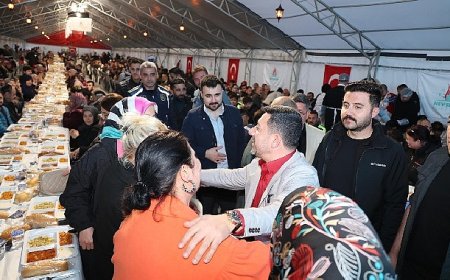 Başkan Rasim Arı, Binlerce Kişiyle İftar Yaptı
