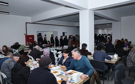 Başkan Şadi Özdemir aşevinde vatandaşlarla iftar yaptı