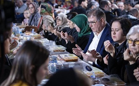 İzmir’in dayanışma ruhu iftar sofralarında büyüyor