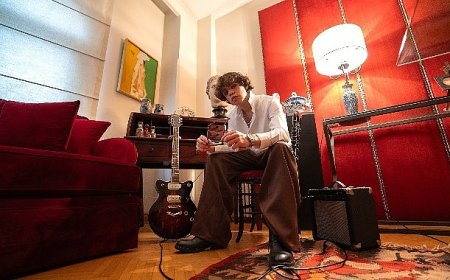 Genç Star Alper Erözer yeni tarzıyla dikkat çekiyor!