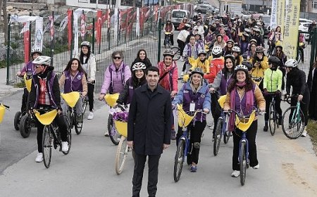 Kadınlar sarı bezleri astı toplumsal eşitlik için pedal çevirdi