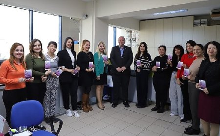 Başkan Çiçek Kadın Personelleri Unutmadı