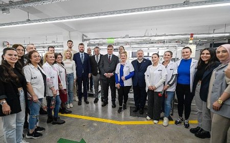 Başkan Tugay emekçi kadınlarla buluştu