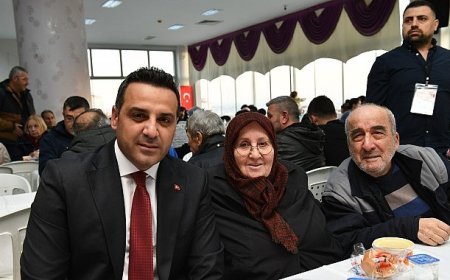 Çiğli Belediyesi’nden Dayanışma Sofrası: Başkan Yıldız Vatandaşlarla İftarda Buluştu