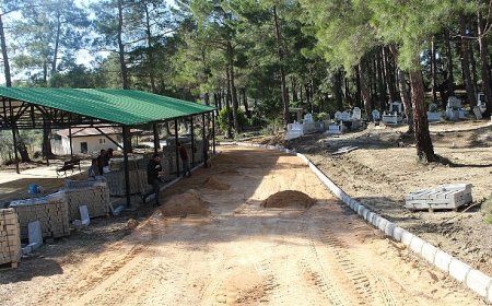 Büyükşehir’den Manavgat’ta mezarlıklarda çalışma