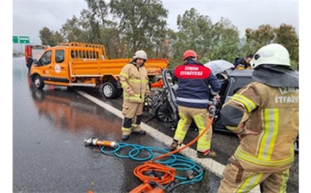 İtfaiye ekiplerinden zincirleme trafik kazasına hızlı müdahale