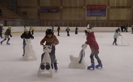 Maltepeli çocuklar tatilin keyfini buz pistinde çıkardı
