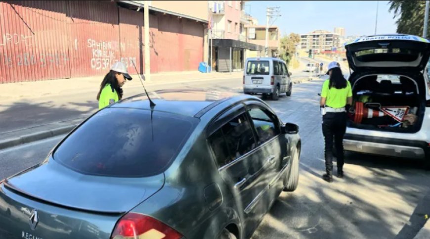 İzmir Karabağlar’da Neşe Kahraman ve kadın trafik polisleri örnek tablo çizdi