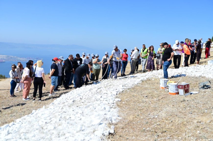 Dünyanın en büyük Atatürk imzası Gemlik’te yenilendi