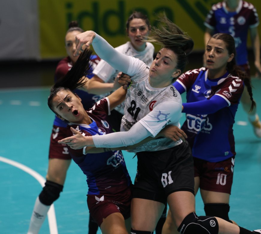 Bursa Büyükşehir’in kadın hentbolcuları finalde