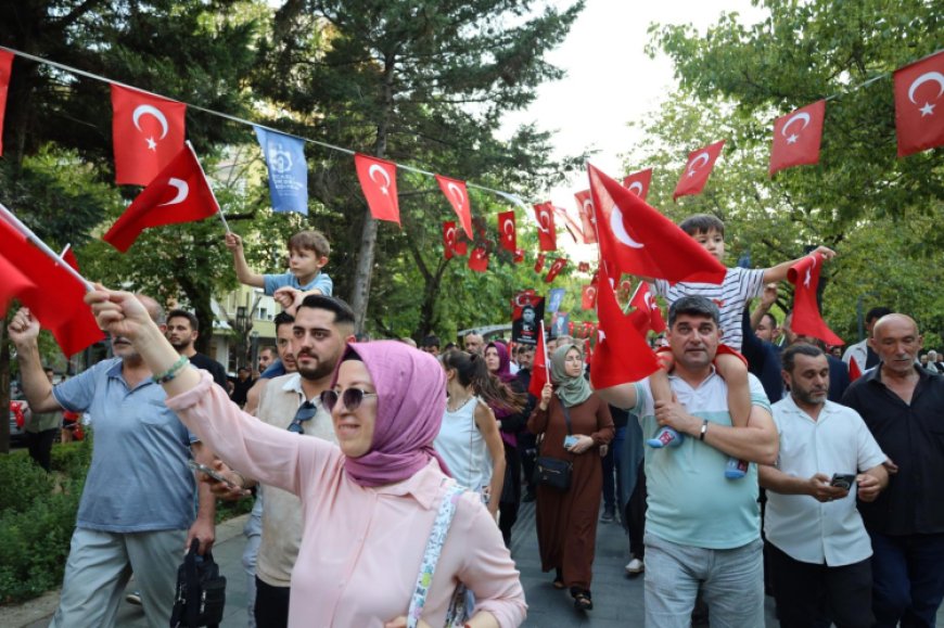 Binlerce Kocaelili 15 Temmuz kortejinde