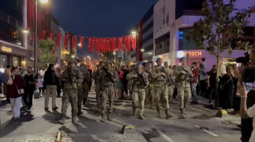 Düzceliler saygı duruşunda