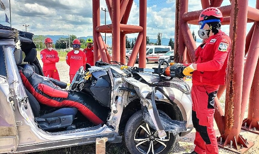 Büyükşehir İtfaiyesi’nden AKUT’a eğitim desteği