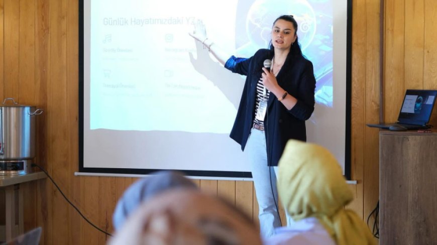 Kocaeli’de genç zihinler yapay zekâyı konuştu