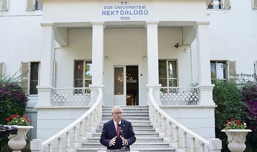 Rektör Prof. Dr. Budak Ege Üniversitesi ailesiyle bayramlaştı