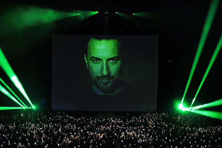 Megastar Tarkan Avrupa turnesinde büyülüyor