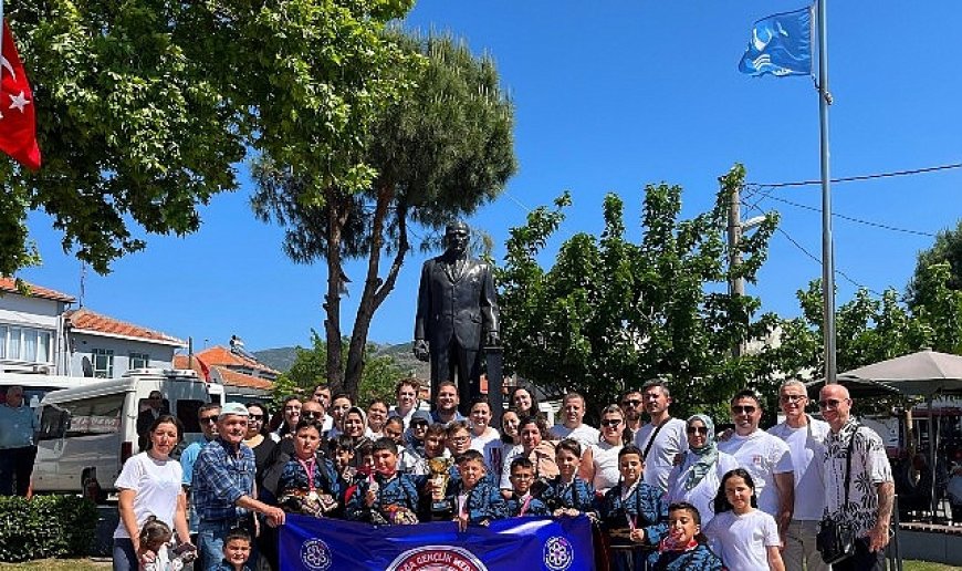 Aliağa’nın Yıldızlar Halk Oyunları Ekibi Ege Bölge Birincisi Oldu