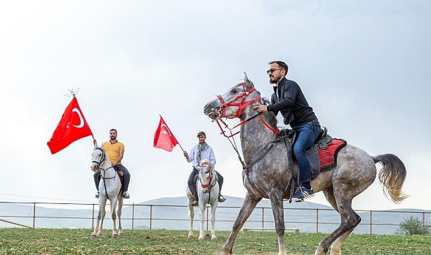 Anadolu Selçuklu Fotoğraf Derneği’nden Atlı Safari Keyfi: Üyeler ve Aileleri Unutulmaz Bir Gün Yaşadı