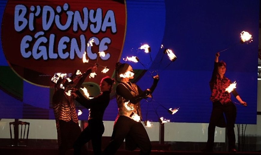 Ateş gösterisi izleyenleri büyüledi