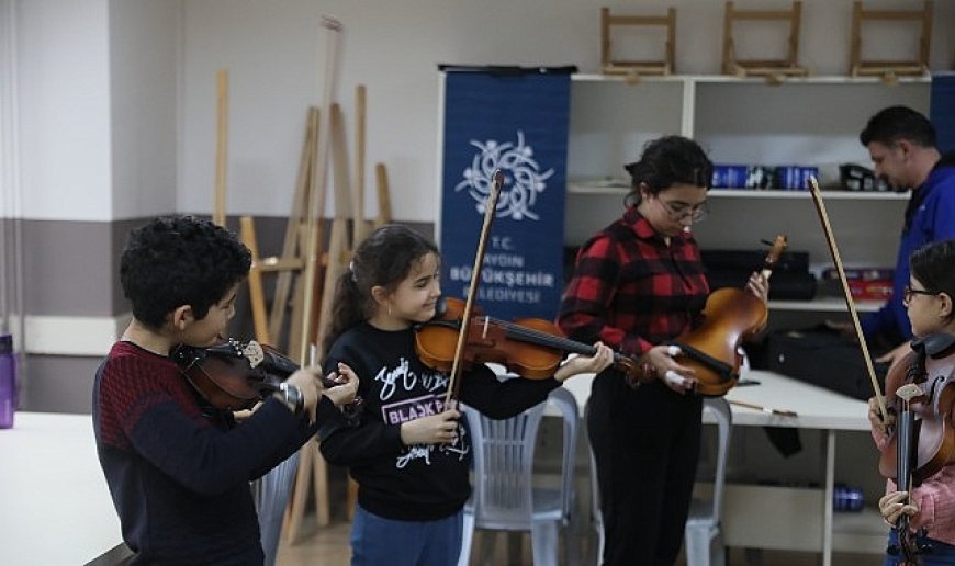Geleceğin keman virtüözleri Aydın Büyükşehir Belediyesi’nin kurslarında yetişiyor