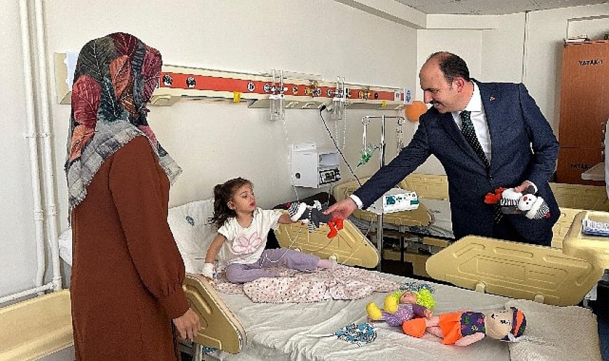 Başkan Altay SÜ Tıp Fakültesi’nde Tedavi Gören Hastaları Ziyaret Etti