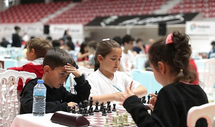 Satranç Tutkunları Geleneksel Kyme Satranç Turnuvası’nda Buluşuyor