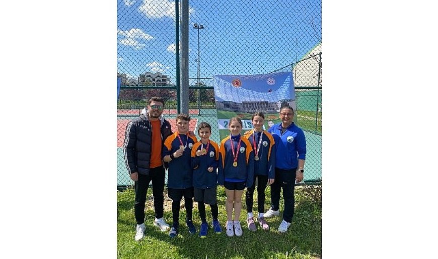 Osmangazi’nin genç raketleri kortta yıldızlaştı