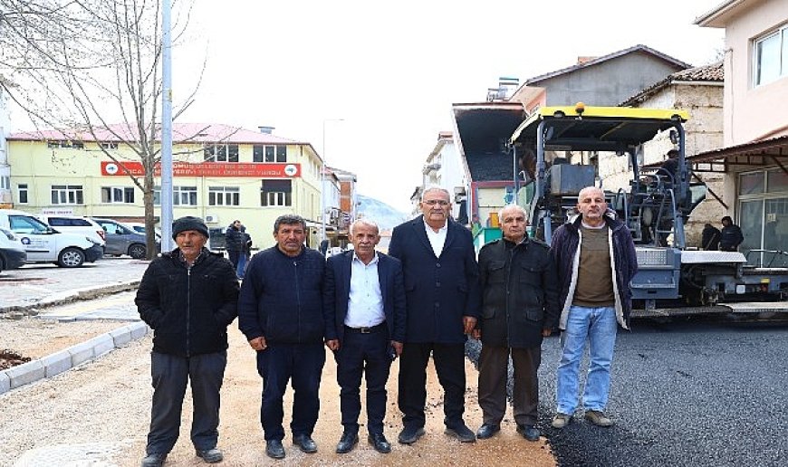 Büyükşehir Belediyesi’nden Gündoğmuş’a sıcak asfalt