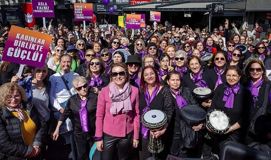Kadınlar seslerini Konak’tan duyurdu