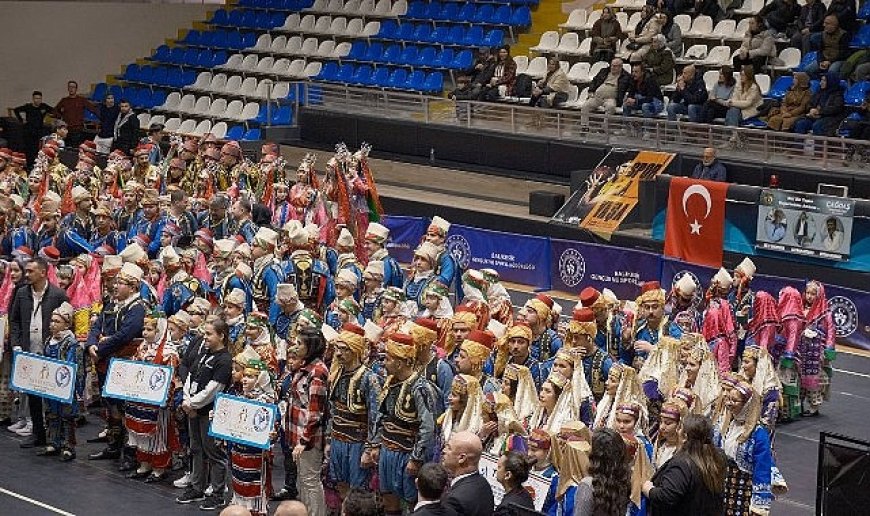 Edremit Belediyesi Halk Oyunları Ekibi İl Birincisi Oldu