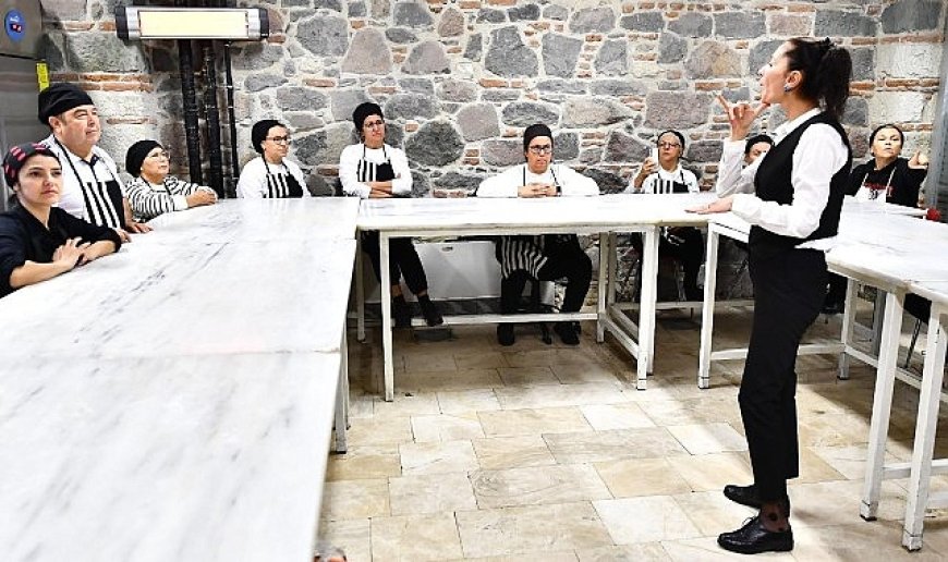 3 Mart Dünya Kulak ve İşitme Günü’nde işaret dili çevirmenleri hikâyelerini anlattı İzmir’de sağırların “sesi” var