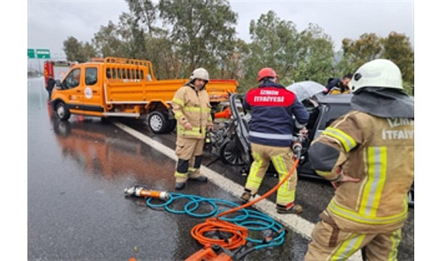 İtfaiye ekiplerinden zincirleme trafik kazasına hızlı müdahale
