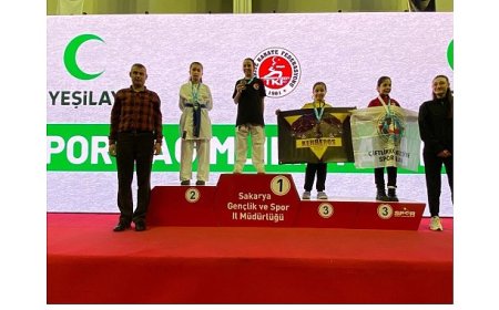 Kartepeli Karateciler Sakarya’da Kürsüyü Kapatmadı