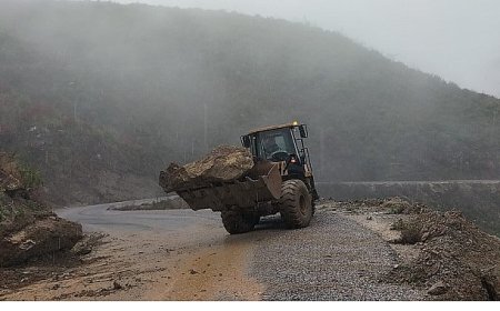 Büyükşehir ekiplerinin Alanya yollarında kış mesaisi sürüyor