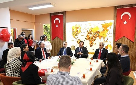 Bayrampaşa’da ikinci dönem bayrak sevgisiyle başladı