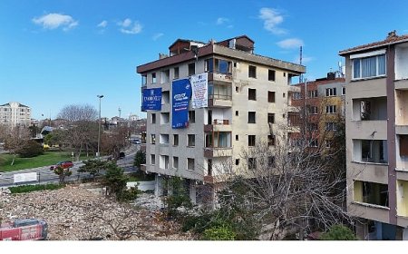 E Sınıfı Yüksek Riskli Binanın Yıkımı Gerçekleşti