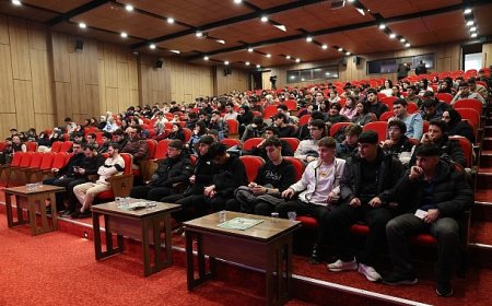 Bağcılar’da iş arayanlar ile iş verenler “Kariyer Buluşmaları”nda bir araya geldi