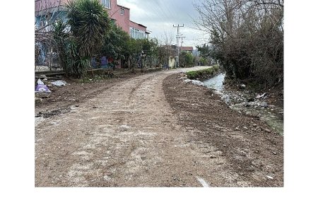 Şiddetli yağış nedeniyle çöken yol onarıldı