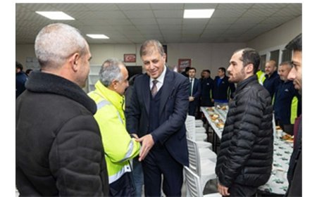 Başkan Tugay, mesaiye emekçi ile başladı