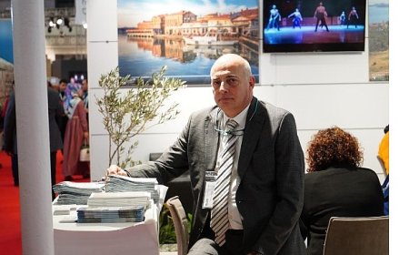 Özgültekin; Ayvalık, “Gel” Diye Çağırmıyor; “Hazırsan Buradayım” Diyor...