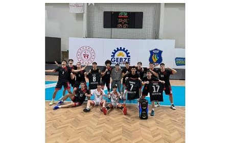 Gölcük Belediyesi Voleybolda tarih yazdı: Üst Üste 3. Şampiyonluk