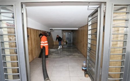 İzmir Büyükşehir Belediyesi sahada: 412 iş makinesi ve 1365 personel görevde